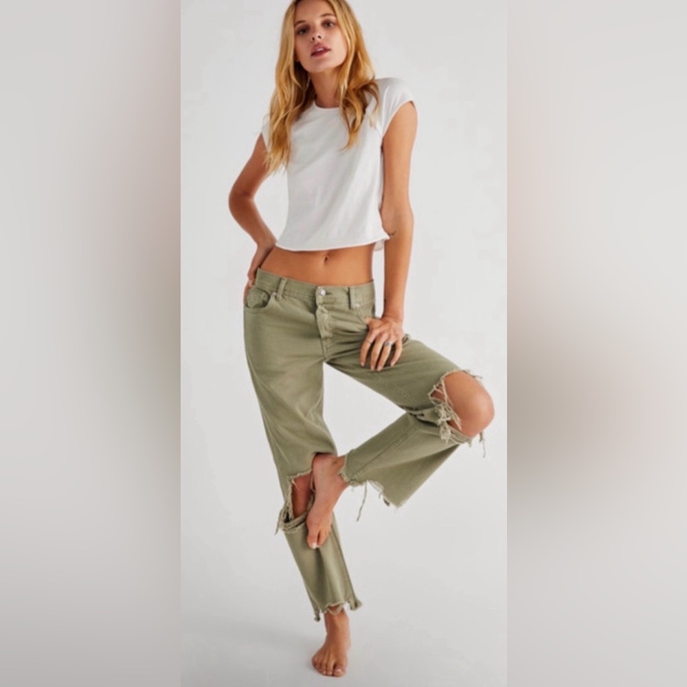 Free People Maggie Mid Rise Straight in Moss Distressed Raw Chewed Hem Size 27
